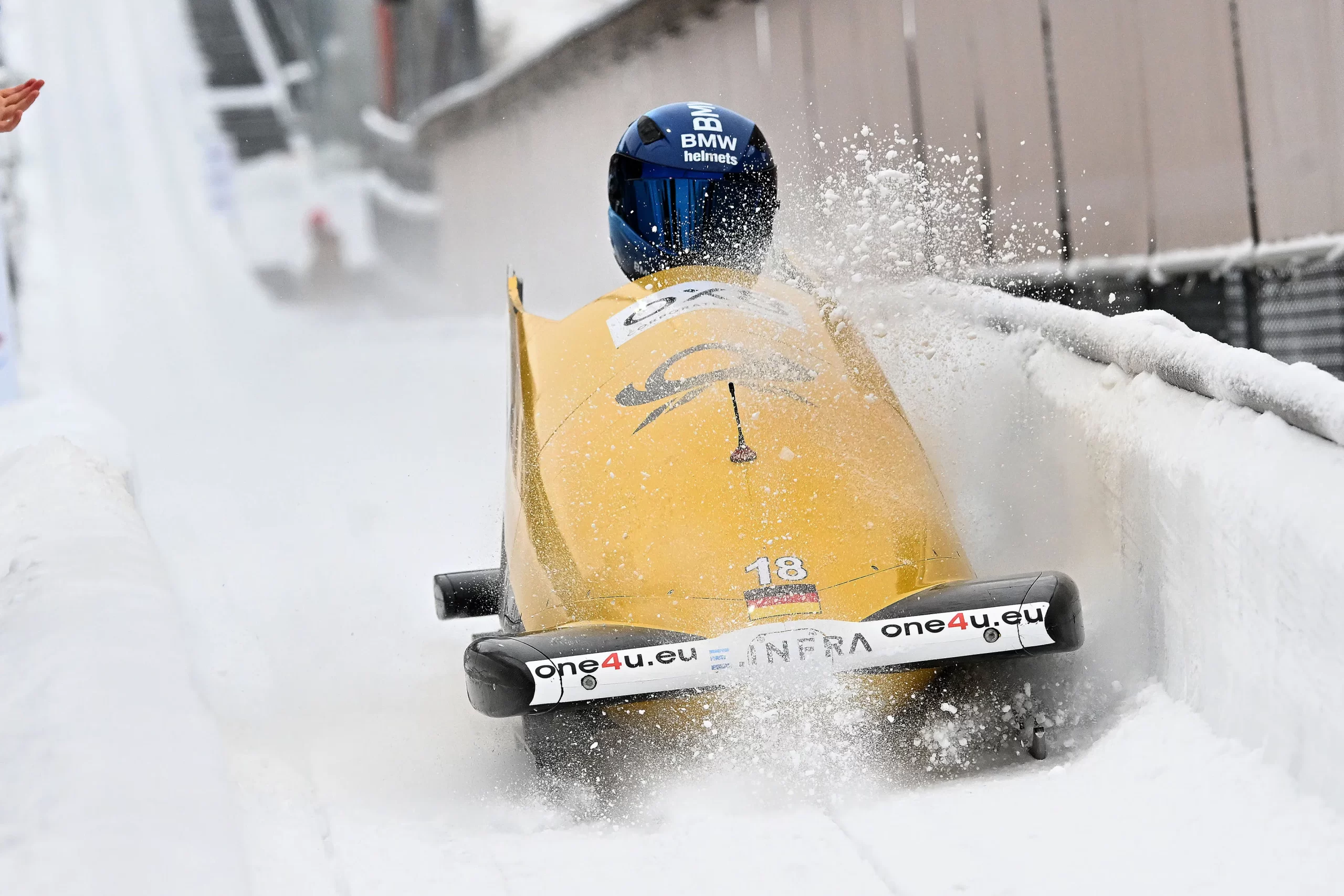 Bob auf einer Eisbahn