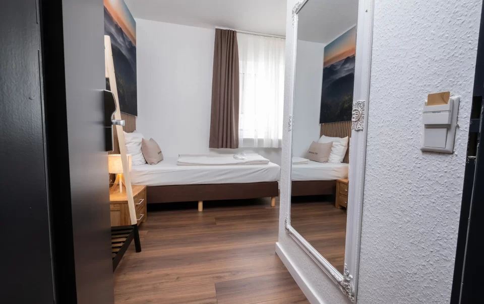 Einzelbett unter einer Landschaftsfotografie