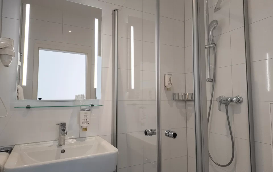 Washbasin and glass shower in the bathroom