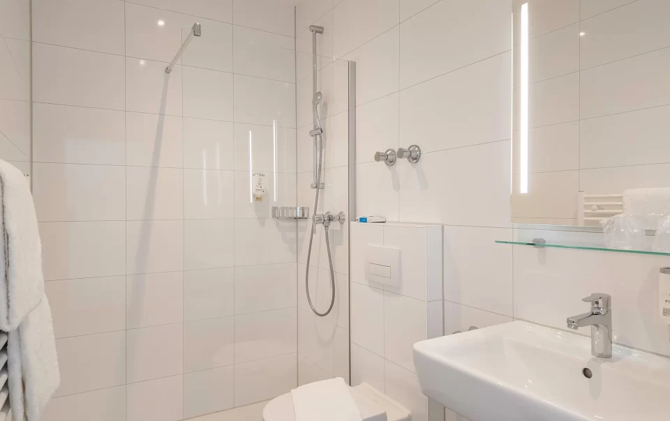 Bathroom with washbasin and walk-in shower