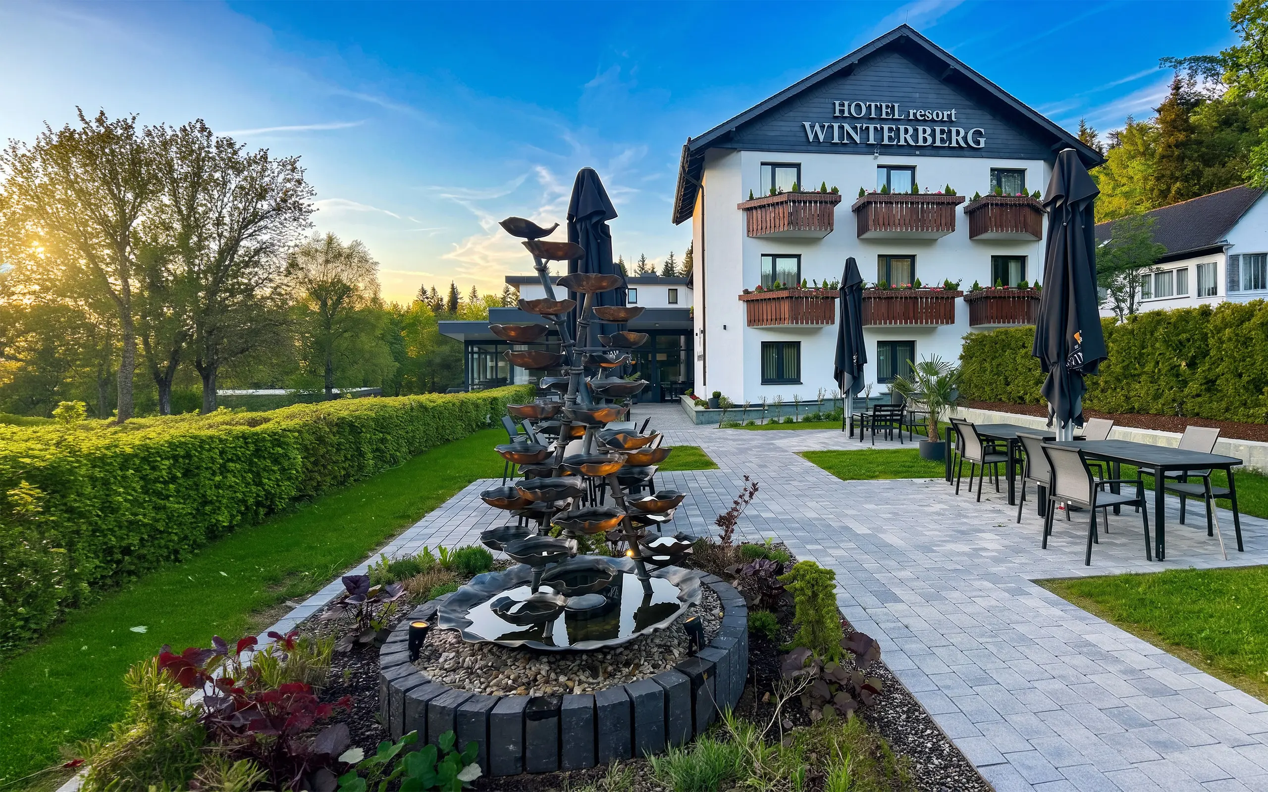 Gartenbrunnen vor dem Hotel